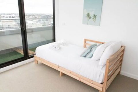 Modern 2 Bedroom Apartment In Melbournes Northcote - Darwin Holiday 6
