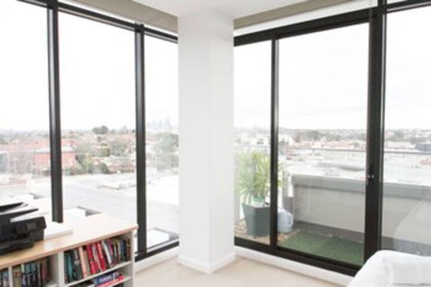 Modern 2 Bedroom Apartment In Melbournes Northcote - Darwin Holiday 2
