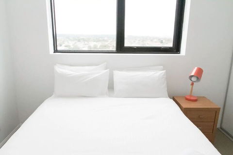 Modern 2 Bedroom Apartment In Melbournes Northcote - Darwin Holiday 4