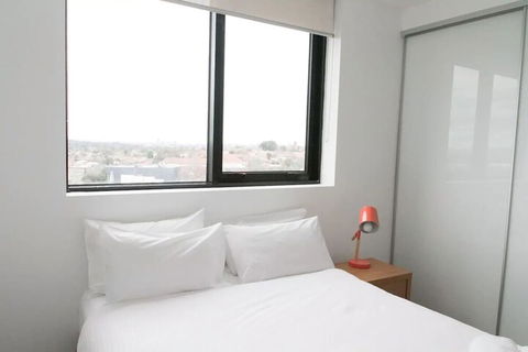 Modern 2 Bedroom Apartment In Melbournes Northcote - Darwin Holiday 5