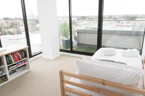 Modern 2 Bedroom Apartment In Melbournes Northcote - Darwin Holiday 0