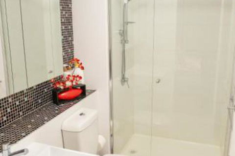 Modern 639 Lonsdale APT - Darwin Holiday 2