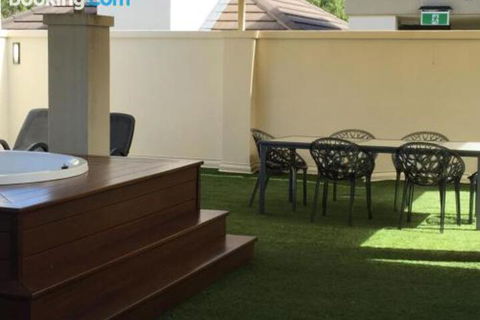 Private One Bedroom Sea Temple Penthouse Apartment 422 - Darwin Holiday 5