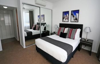 Under The Townsville Sun (694I) - Darwin Holiday 0