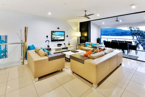 Villa 2 The Edge Oceanfront Â Deluxe 3 Bedroom Near Marina With Golf Buggy - Darwin Holiday 5
