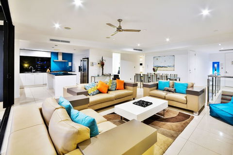 Villa 2 The Edge Oceanfront Â Deluxe 3 Bedroom Near Marina With Golf Buggy - Darwin Holiday 3