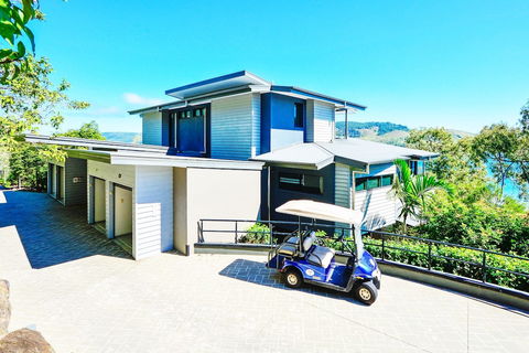 Villa 2 The Edge Oceanfront Â Deluxe 3 Bedroom Near Marina With Golf Buggy - Darwin Holiday 1