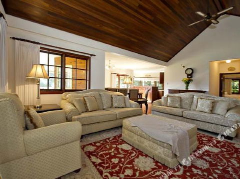 Fleur De Lys - Darwin Holiday 2