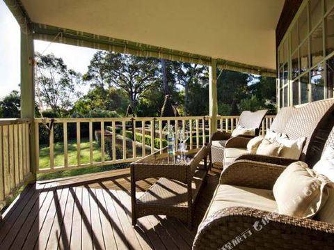 Fleur De Lys - Darwin Holiday 4