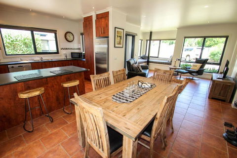 Avignon In Bright - Darwin Holiday 2