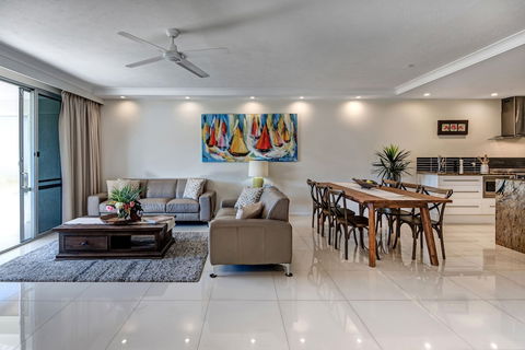 Poinciana 011 Deluxe 2 Bedroom Apartment Centrally Located With Golf Buggy - Darwin Holiday 5