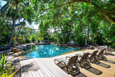 Poinciana 011 Deluxe 2 Bedroom Apartment Centrally Located With Golf Buggy - Darwin Holiday 2