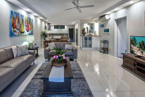 Poinciana 011 Deluxe 2 Bedroom Apartment Centrally Located With Golf Buggy - Darwin Holiday 4