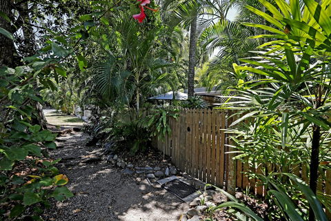 Rare Modern Unit W Private Fenced Garden Close To The Beach PC5 - Darwin Holiday 1
