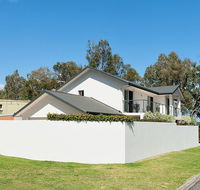 Waterfront Serenity - Darwin Holiday