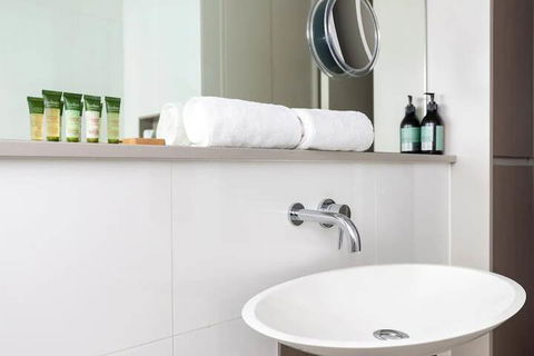 2 Bedroom Apartment With Bay View - Darwin Holiday 2