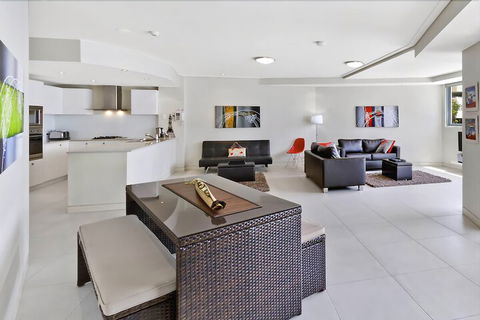 Coast Luxury Apartments 3 - Darwin Holiday 5