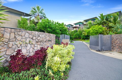 Yacht Club Villa 33-Serenity-Ocean Views With Golf Buggy - Darwin Holiday 1