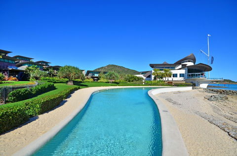 Yacht Club Villa 33-Serenity-Ocean Views With Golf Buggy - Darwin Holiday 4