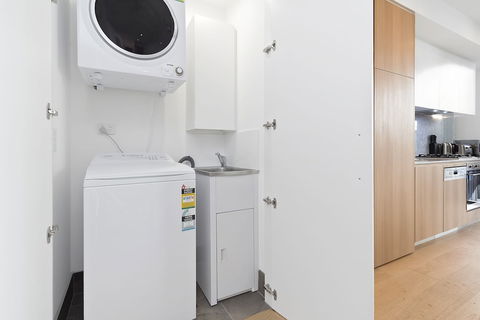 Wyndel Anderson - Darwin Holiday 4