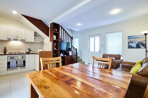 Fremantle Townhouse Unit 5 - Darwin Holiday 4