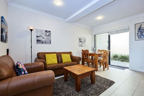 Fremantle Townhouse Unit 5 - Darwin Holiday 1