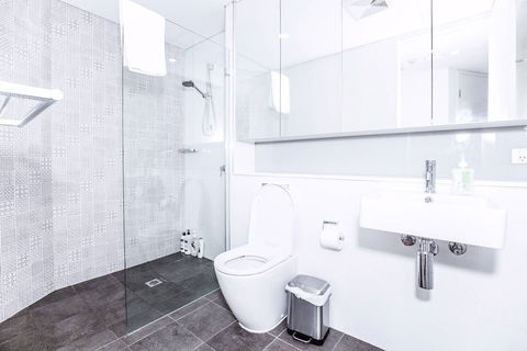 B08-darling Harbour Studio - Darwin Holiday 2