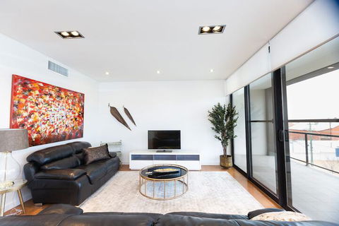 Stylish Inner City Penthouse Apartment - Darwin Holiday 6