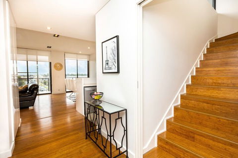Stylish Inner City Penthouse Apartment - Darwin Holiday 2