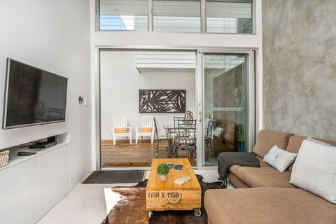 Studio 9 - Darwin Holiday 3