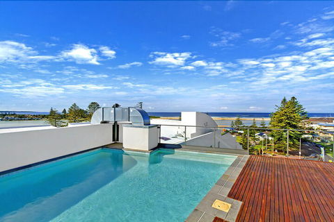 Coast Luxury Apartment 26 - Darwin Holiday 1