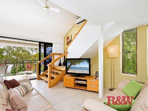 Bayona U8 - Darwin Holiday 1