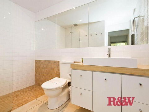 Bayona U8 - Darwin Holiday 6