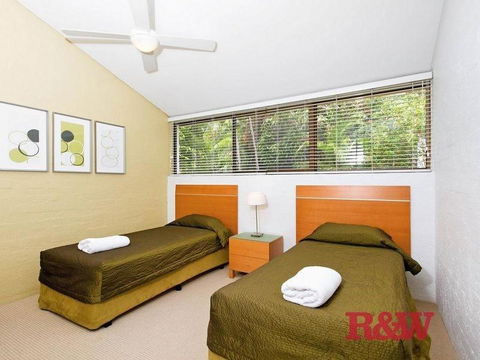 Bayona U8 - Darwin Holiday 2