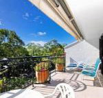 Bayona U2 - Darwin Holiday