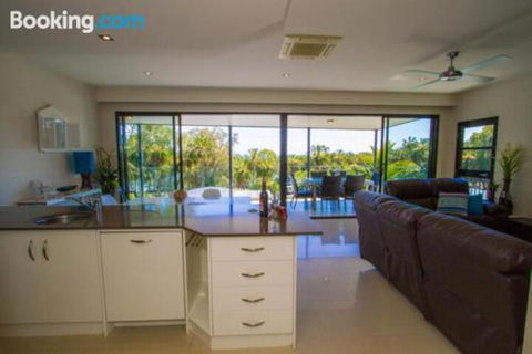 Baywatch 3 - Darwin Holiday 1