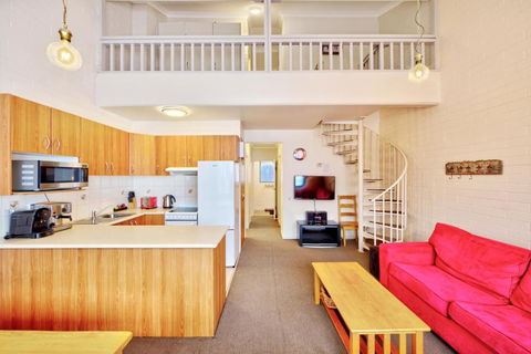 Snow Ski Apartments 16 - Darwin Holiday 4