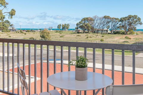 Jurien Bay Motel Apartments - Darwin Holiday 1