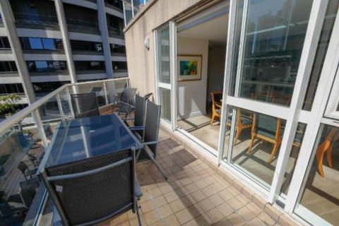 Bond 1603 - Darwin Holiday 1