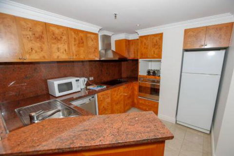 Bond 1603 - Darwin Holiday 4