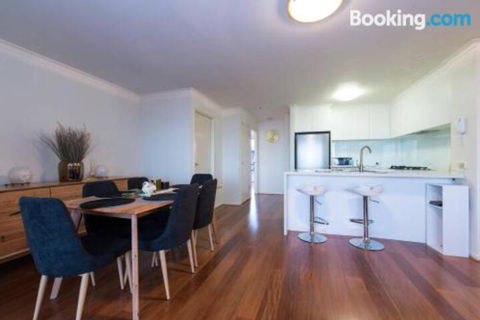 St Kilda Road Park View 3 Bedroom Luxury Apartment - Darwin Holiday 1