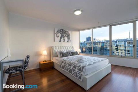 St Kilda Road Park View 3 Bedroom Luxury Apartment - Darwin Holiday 4