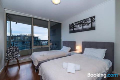 St Kilda Road Park View 3 Bedroom Luxury Apartment - Darwin Holiday 2