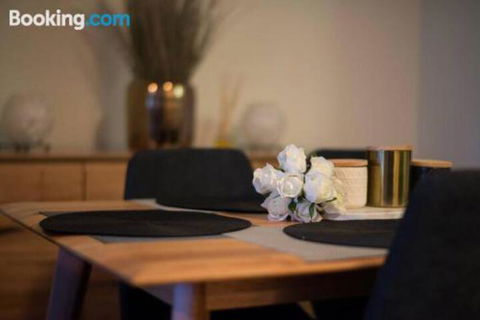 St Kilda Road Park View 3 Bedroom Luxury Apartment - Darwin Holiday 0