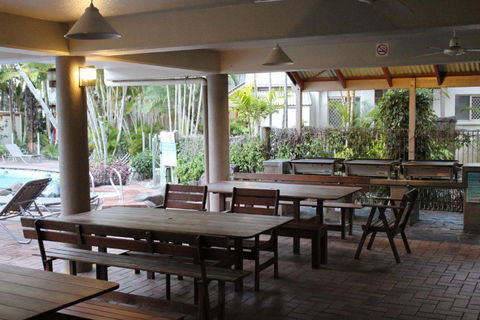 Noosaville Resort Living On Noosa River Gympie Terrace - Darwin Holiday 2
