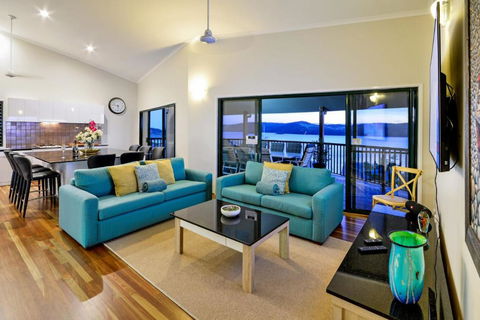 NEWLY BEAUTFULLY RENOVATED 16 The Casuarina 3 Bedroom House With 180 Degree Ocean Views - Darwin Holiday 6