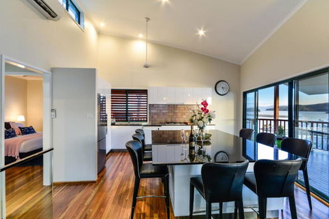 NEWLY BEAUTFULLY RENOVATED 16 The Casuarina 3 Bedroom House With 180 Degree Ocean Views - Darwin Holiday 5