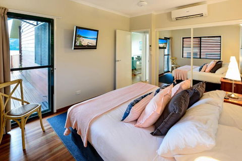 NEWLY BEAUTFULLY RENOVATED 16 The Casuarina 3 Bedroom House With 180 Degree Ocean Views - Darwin Holiday 1