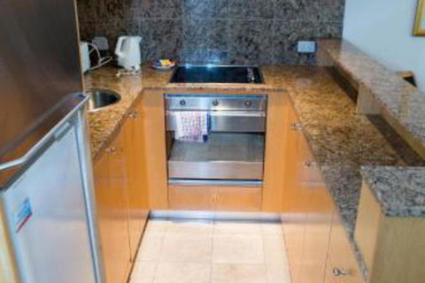 Bond 215 - Darwin Holiday 2