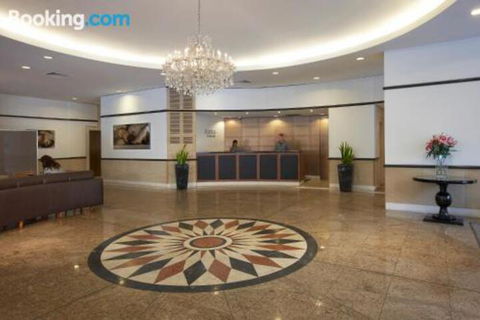 Bond 215 - Darwin Holiday 5